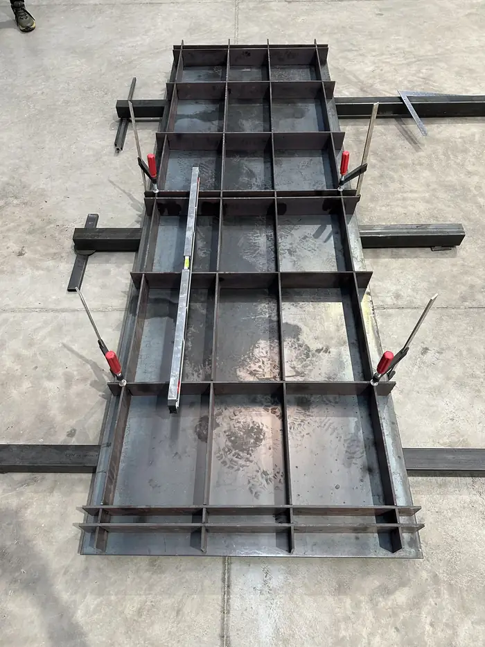 Estructura metálica tipo bandeja soldada