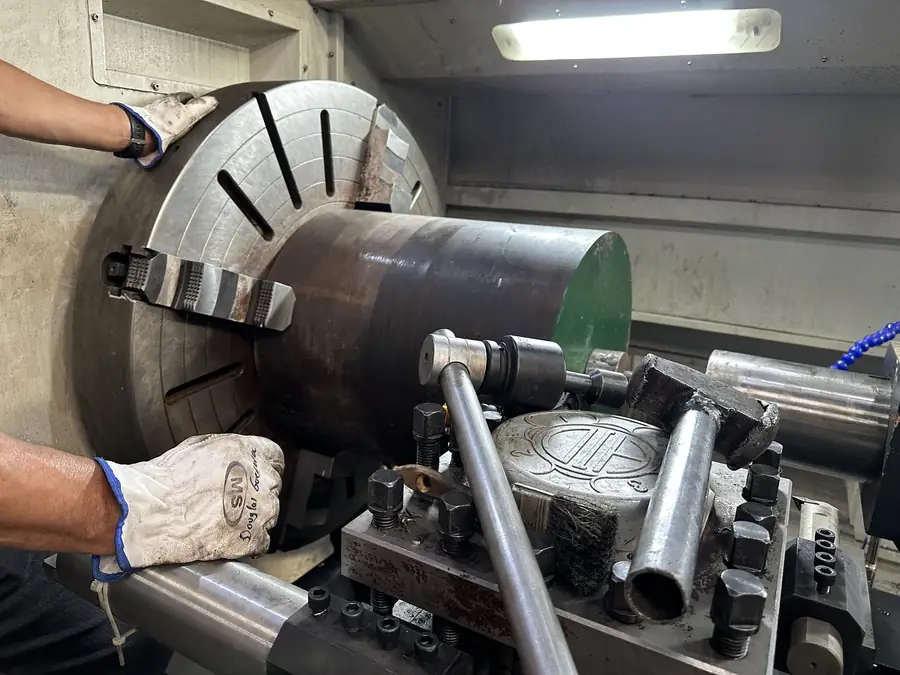 Mecanizado de una pieza cilíndrica en torno CNC