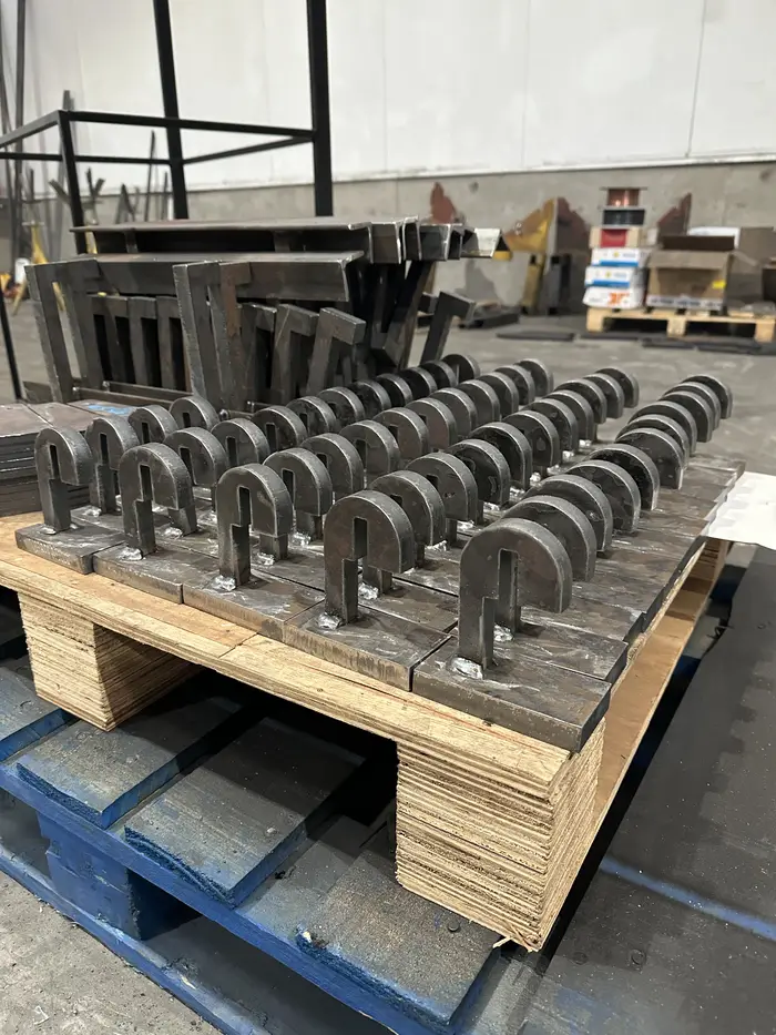 Piezas especiales fabricadas a medida, sobre pallet