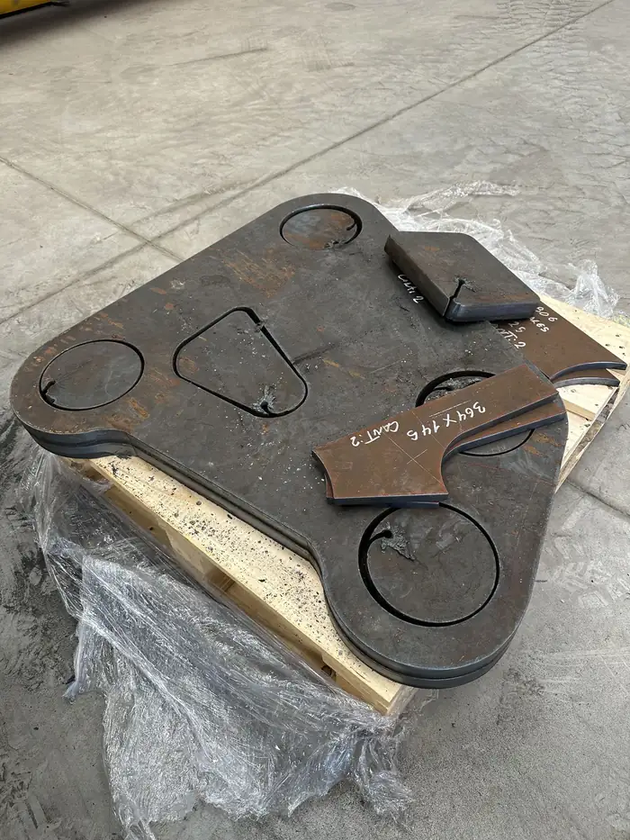 Placa de acero cortada a medida con formas circulares